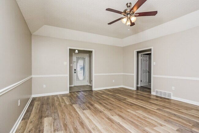 Foto del edificio - 5044 Brooksbank Cove S