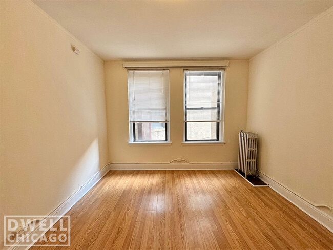 Foto del edificio - 2779 N Milwaukee Ave