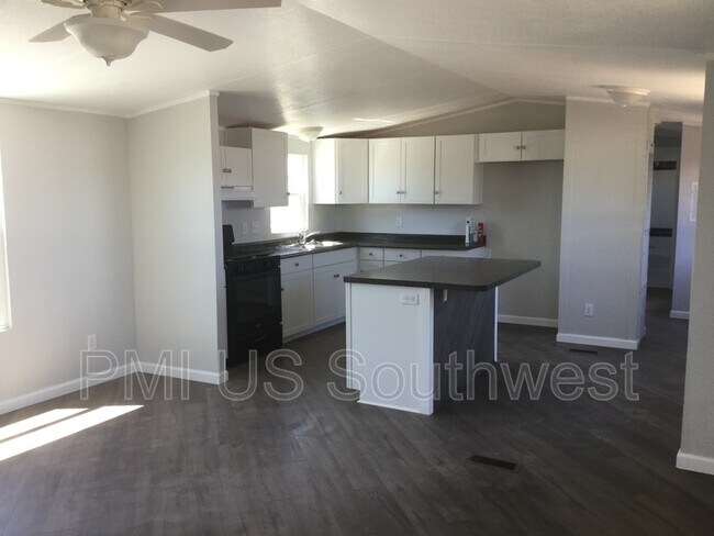 Building Photo - 1435 Park Ln
