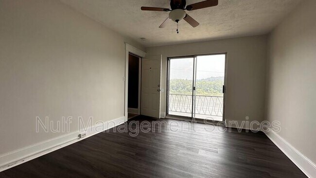 Foto del edificio - 22 River Rd
