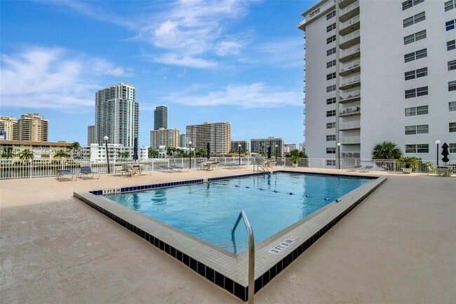 Building Photo - 111 Golden Isles Dr