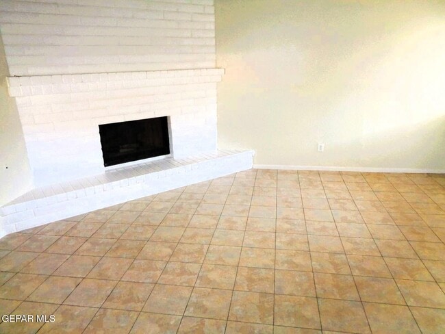 Foto del edificio - 3028 E Glen Dr