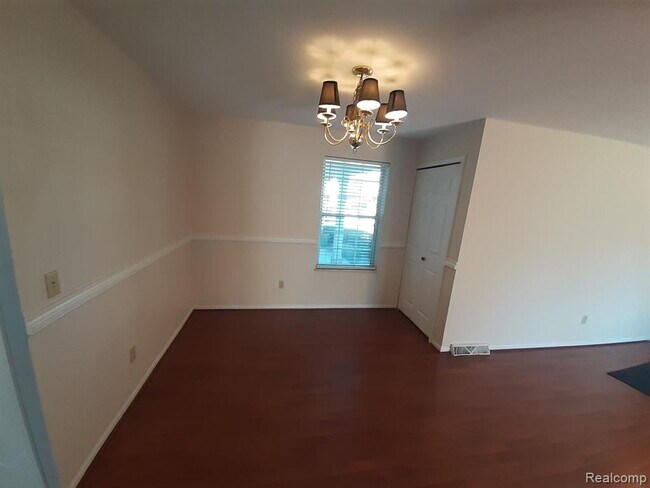 Building Photo - 224 Oakbrooke Dr