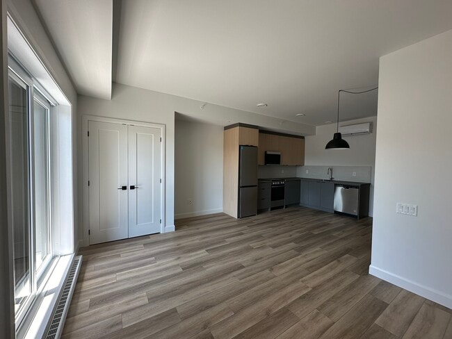 Building Photo - LaFleche Apartments