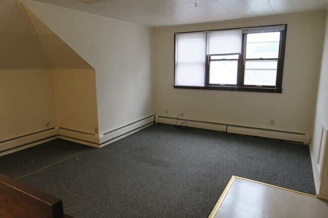 Building Photo - 1323-5