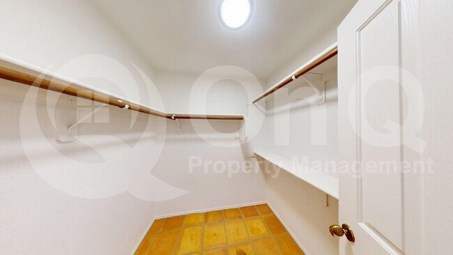 Foto del edificio - 461 S Magnolia Ave