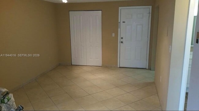 Building Photo - 1975 Normandy Dr