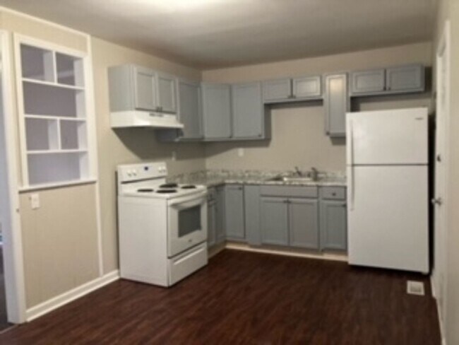 Building Photo - Must see ranch style 3Bdr 1 Bath home. It's located off Hovis Rd.