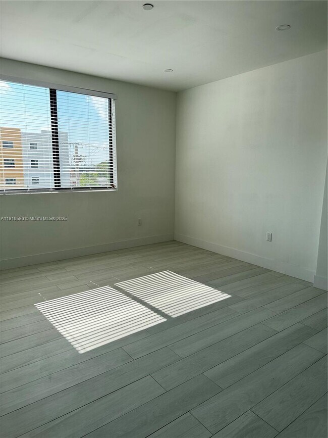Foto del edificio - 909 E 24th St