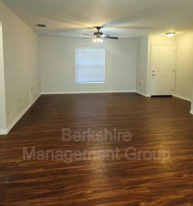 Foto del edificio - 2405 Ave C SW