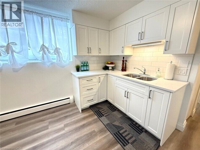 Photo du bâtiment - 87 Brybeck Crescent