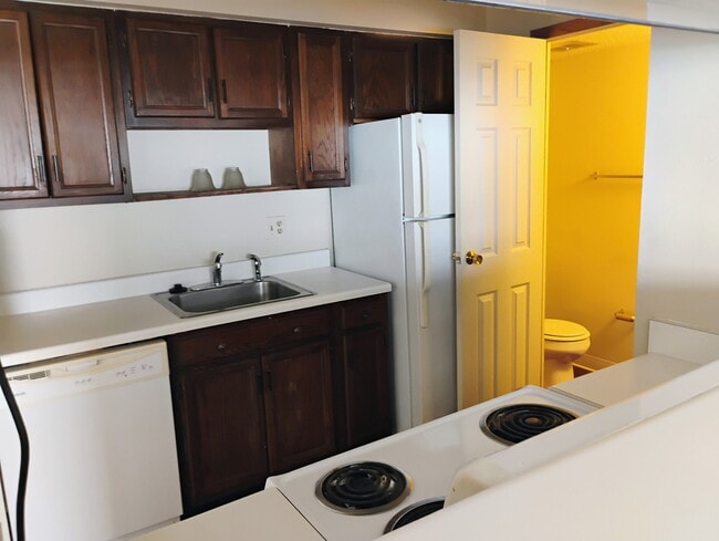 Building Photo - 2560 Ivy Hill Ln