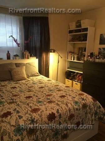 Building Photo - CHARMING 1 BED ON GAS LIT CHARLESTOWN STREET