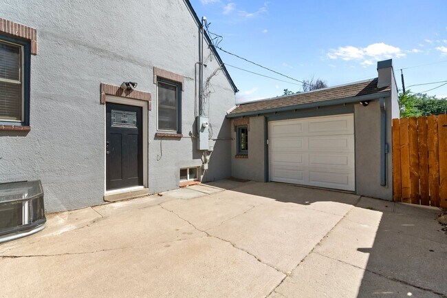 Building Photo - 4 bed / 2 bath Beautiful, Bright, and Spacious Denver Home