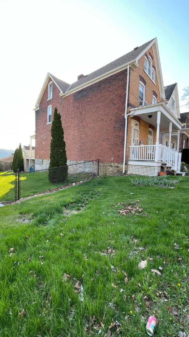 Photo - 19 S 6th St House