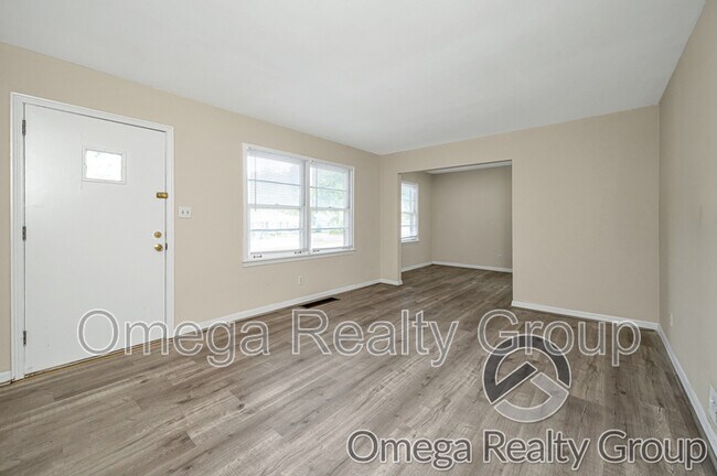 Building Photo - 828 Hillview Dr