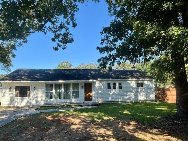 Photo - 1035 Nottingham Dr House