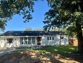 Building Photo - 1035 Nottingham Dr