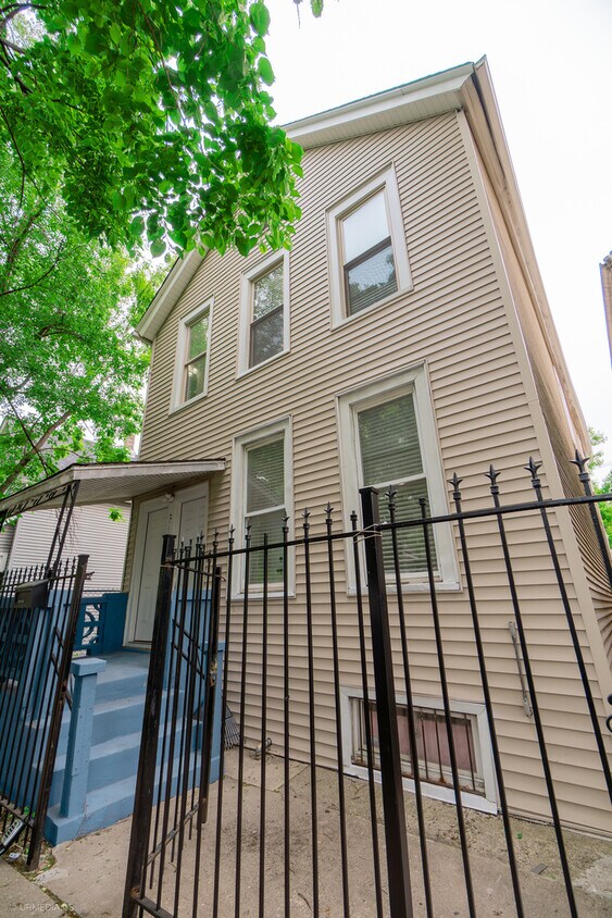 Foto principal - 2113 N Bingham St