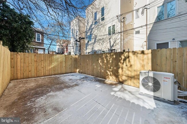 Building Photo - 52 N 51st St