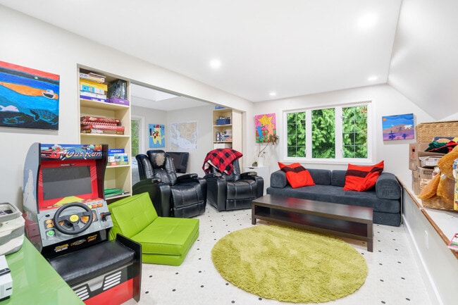 Building Photo - 4444 Regency Pl
