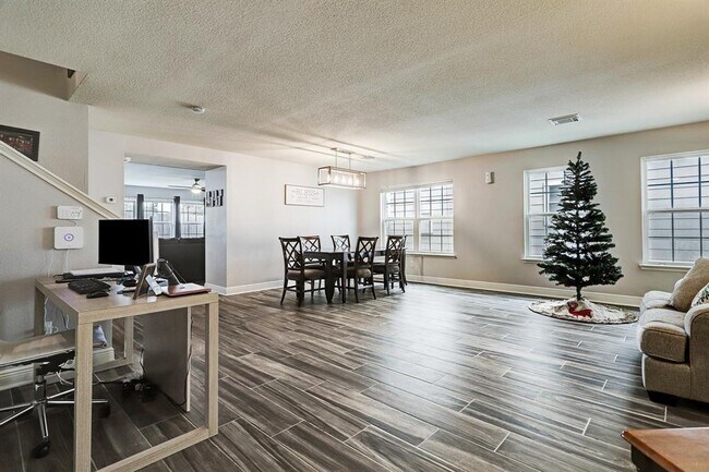 Building Photo - 303 Mantova Dr