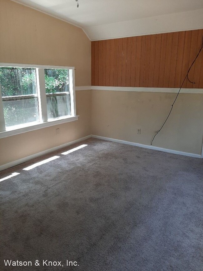 Building Photo - 1081 Davis Cir