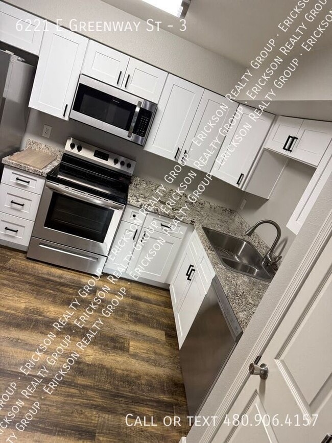 Building Photo - 6221 E Greenway St