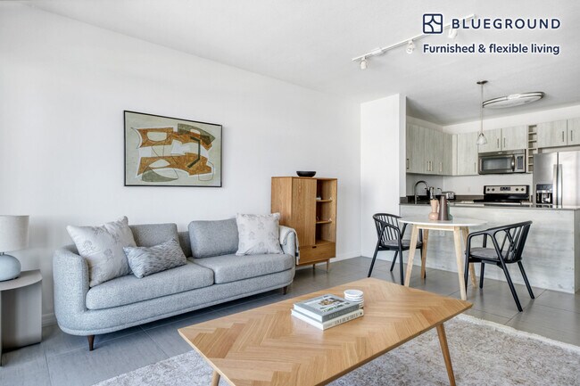 Foto del edificio - 7525 E Treasure Dr
