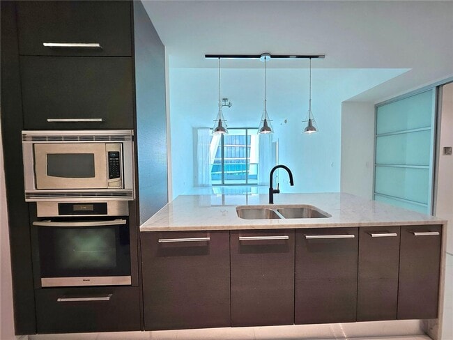 Building Photo - 900 Biscayne Blvd