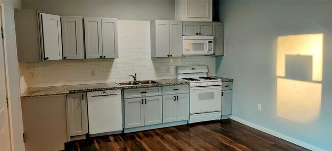 Foto del edificio - 8002 Cargill St