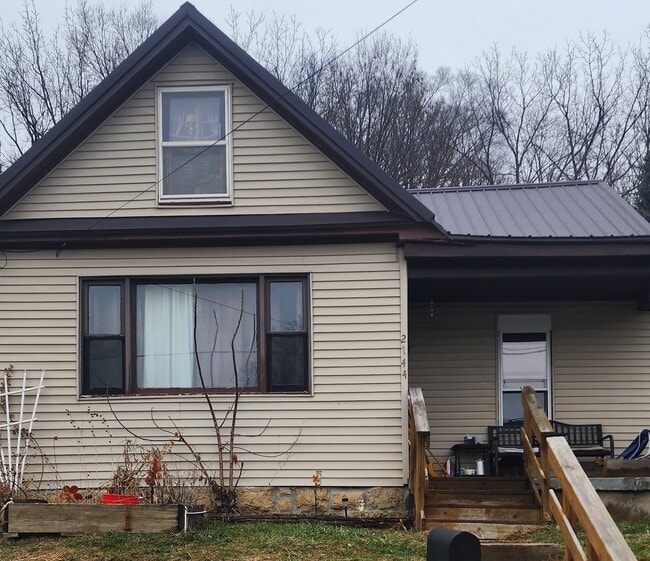 Building Photo - 2744 Pinard St