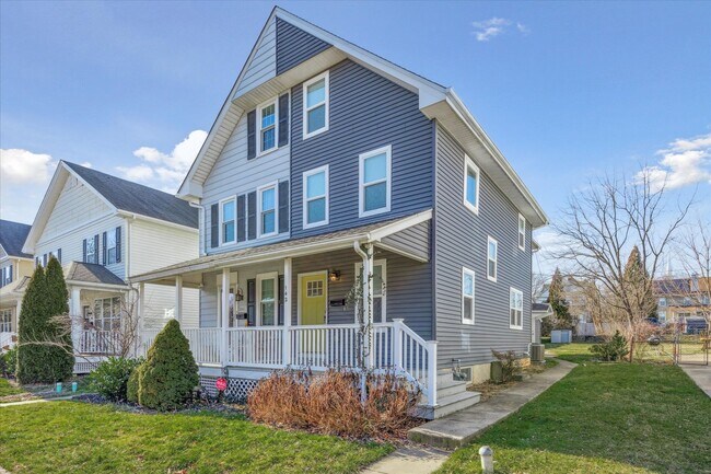 Building Photo - Recently Renovated 4B/3B Twin In Malvern B...