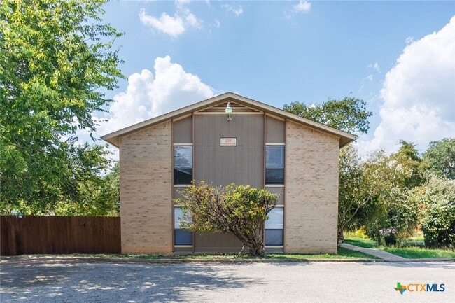 Foto del edificio - 229 Craddock Ave