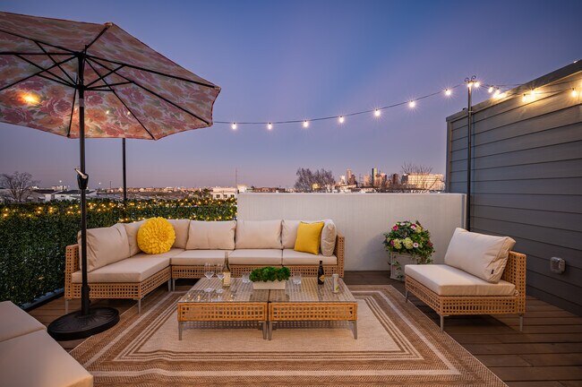 Foto del edificio - 917 Thompson St