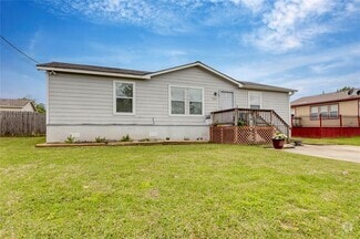 Building Photo - 9651 Oak Hill Dr