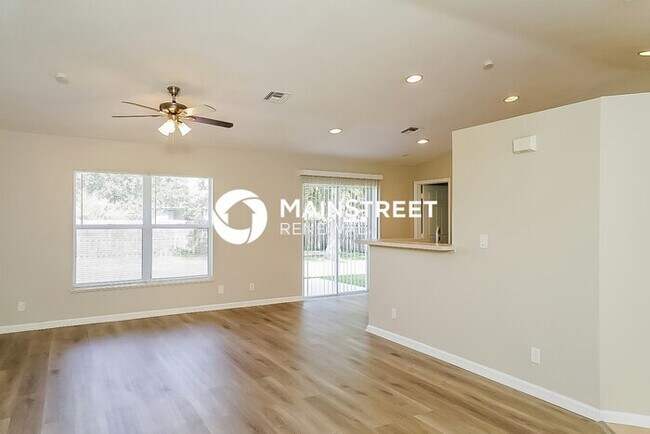 Foto del edificio - 3 Bedroom Pet-Friendly Home in Port St. Lucie, FL with Main Street Renewal