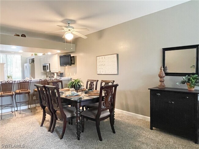 Foto del edificio - 2265 Hidden Lake Dr