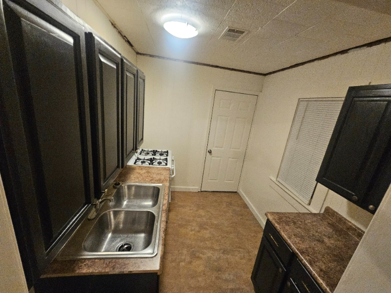 Building Photo - 321 W Elm St