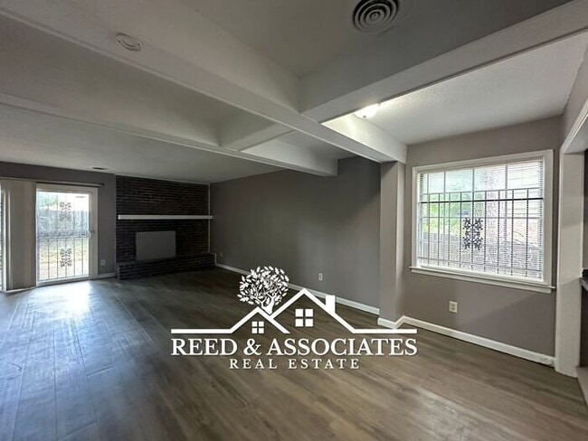Building Photo - 2 Bedroom in Colonial - Yorkshire