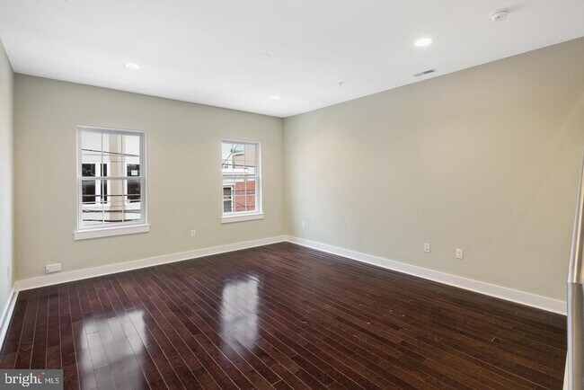 Building Photo - 2612 Webster St
