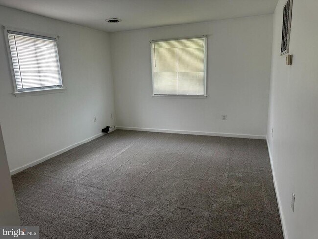 Foto del edificio - 621 Fernhill Rd