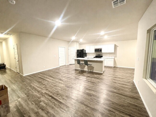 Foto del edificio - 4 Bed | 2 Bath in Broken Arrow!