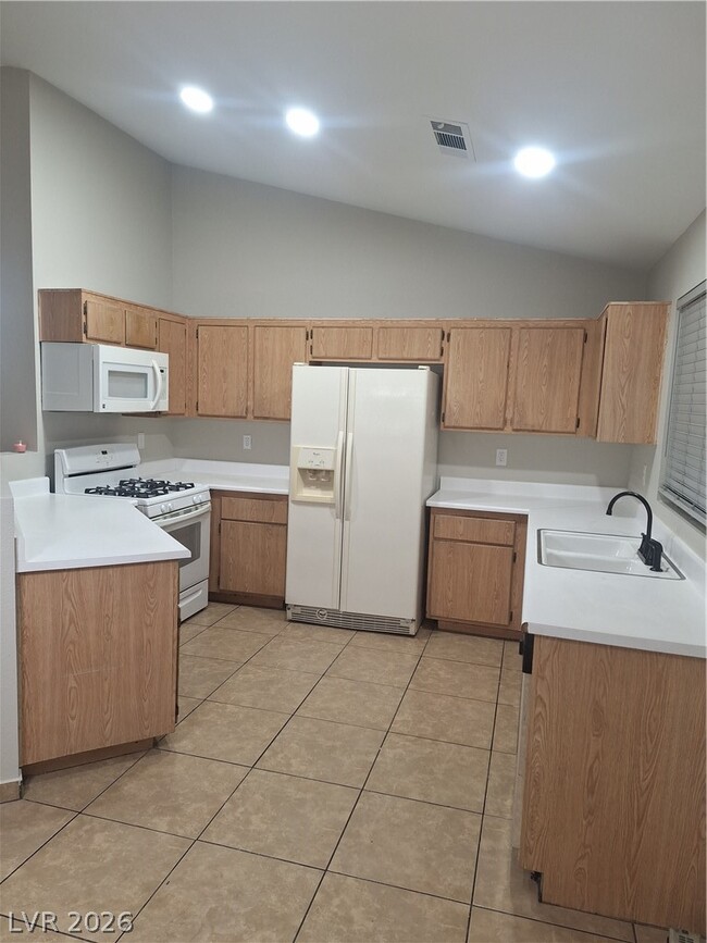 Building Photo - 4156 Abrams Ave