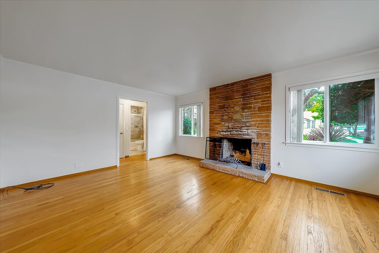 941 Capuchino Ave Unit 1, Burlingame, CA 94010 Condo for Rent in