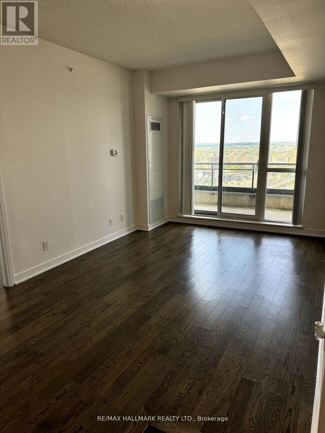 Photo du bâtiment - 9205 Yonge St