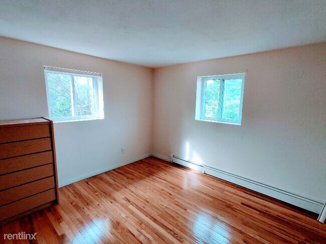 Building Photo - 2 br, 1 bath Condo - Byron rd