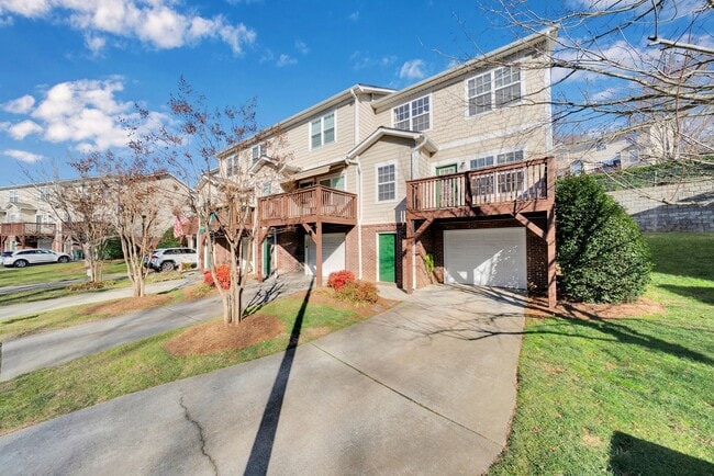 Building Photo - 163 Forest Ridge Rd