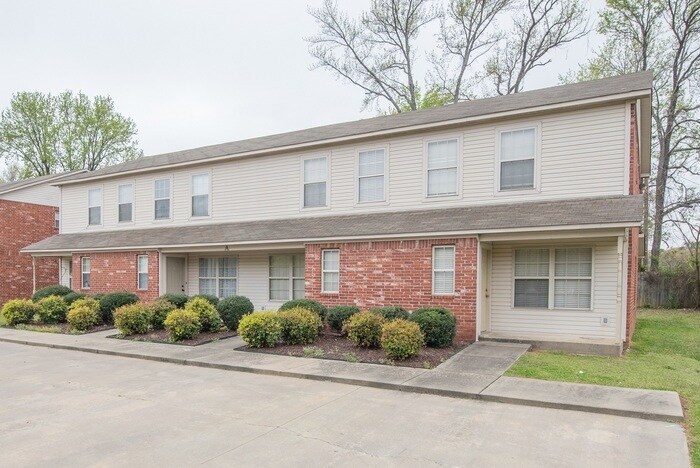 Primary Photo - Foxcroft Apartments 2 BD, 2.5 BA