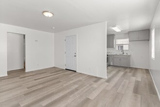 Building Photo - 11116 Berendo Ave
